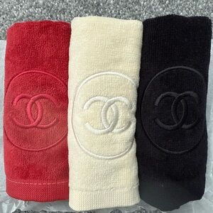 Chanel La Collection Box in Cream